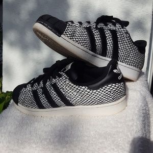 Men's Adidas superstar shell top sneakers size 9